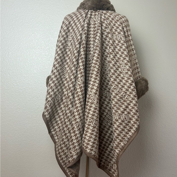 Poncho Cape Shawl Coat Women's Faux Fur Trim Tan Hounds Tooth Print O/S NWT - Picture 3 of 6